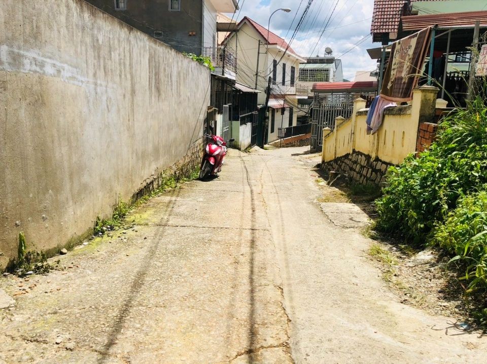 KẸT TIỀN CẦN BÁN GẤP ĐẤT ĐƯỜNG MAI HẮC...