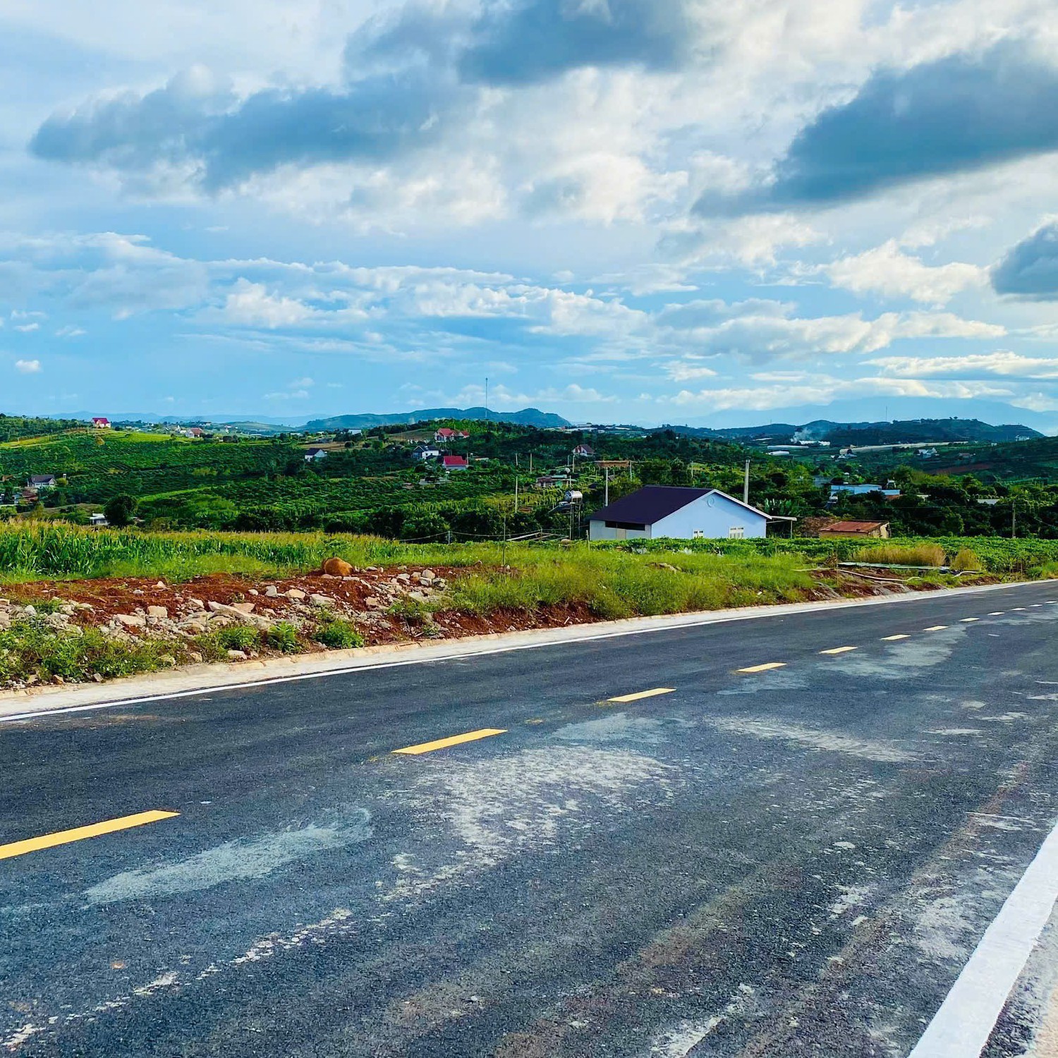 Đất đẹp mặt tiền đường nhựa, ngang 24m,...