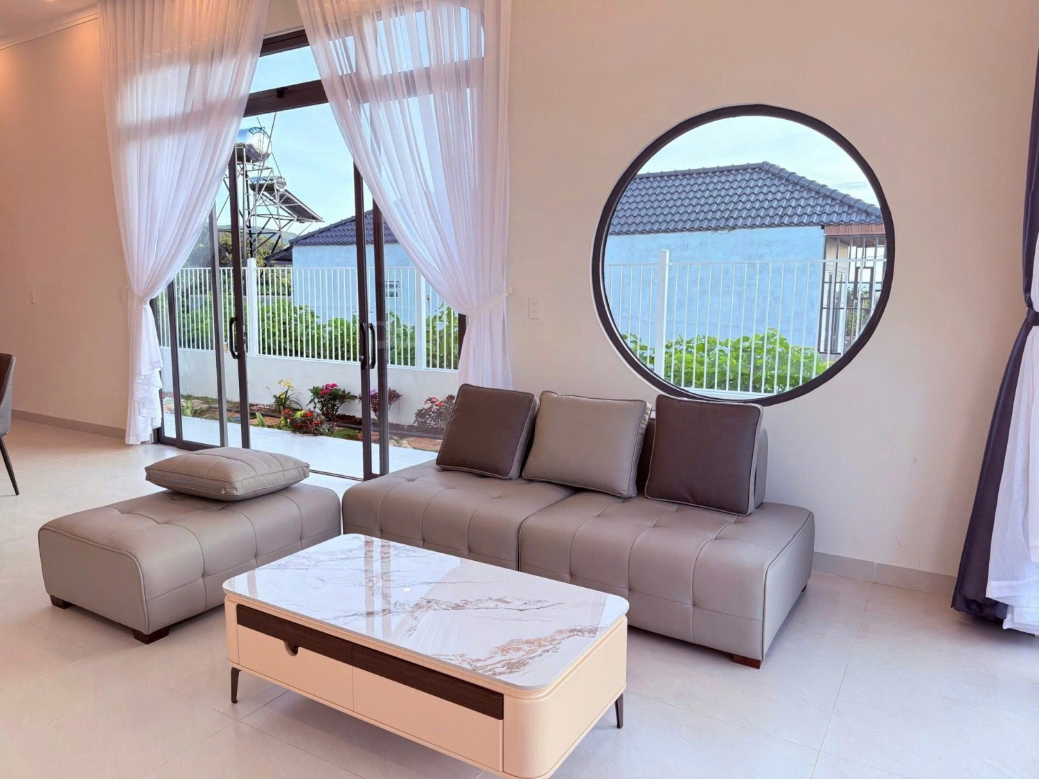 Nhà xinh ở khu dân cư –  view đồi thông...