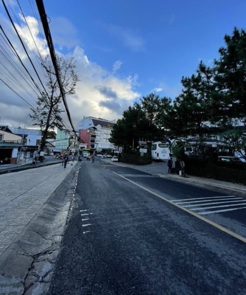 CẦN BÁN GẤP LÔ ĐẤT LIỀN KỀ NGAY TRUNG...